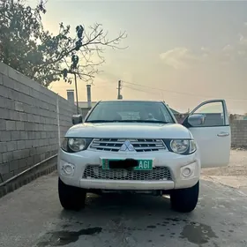 Mitsubishi L200 2011