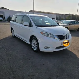 Toyota Sienna 2011
