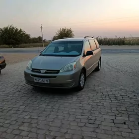 Toyota Sienna 2004
