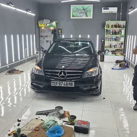 Mercedes-Benz C300 2010