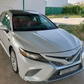 Toyota Camry 2018