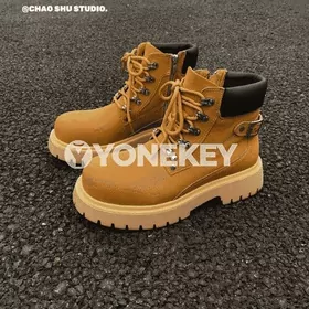 Gyzlar üçin martin aýakgap