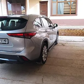 Toyota Highlander 2021