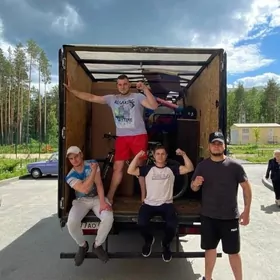 Biz ýük daşaýançy .Мы грузчики