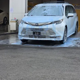 Toyota Sienna 2021