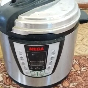 мультиварка работает