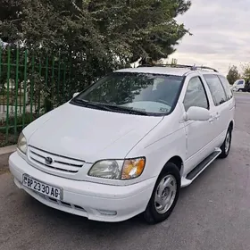 Toyota Sienna 2001