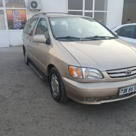Toyota Sienna 2002