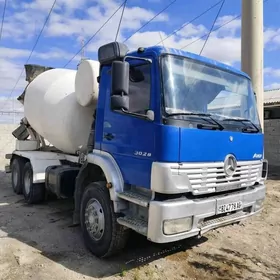 Mercedes-Benz ACTROS 3331 2004