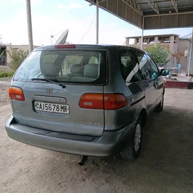 Toyota Sienna 1999