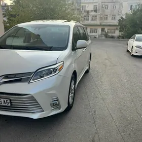 Toyota Sienna 2019