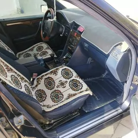 Mercedes-Benz 230E 2004