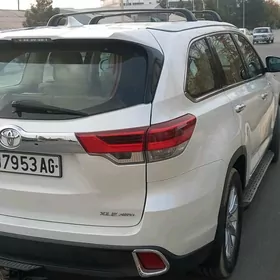Toyota Highlander 2019