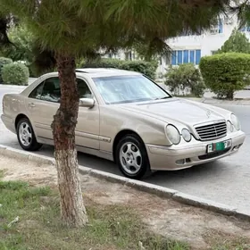 Mercedes-Benz E320 2001