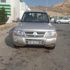 Mitsubishi Pajero 2005