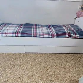 кровать срочно!