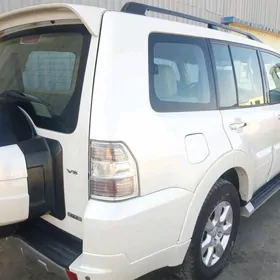 Mitsubishi Pajero 2013