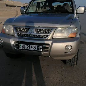 Mitsubishi Pajero 2005