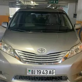 Toyota Sienna 2015