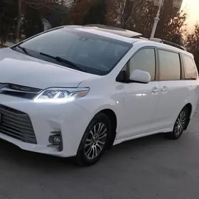 Toyota Sienna 2019