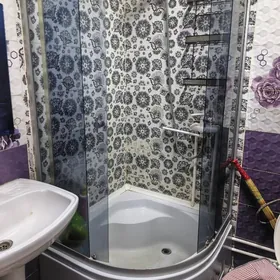 Кабина с унитазом