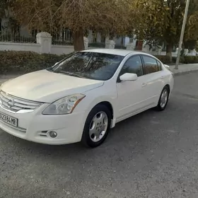 Nissan Altima 2010