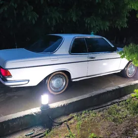 Mercedes-Benz 230E 1983