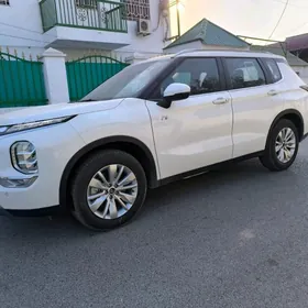 Mitsubishi Outlander 2025