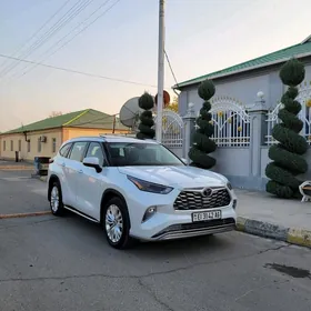 Toyota Highlander 2022