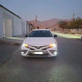 Toyota Camry 2021
