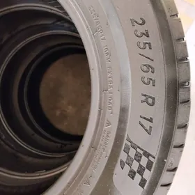 235 65 17 Mishelin 23Y