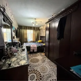 10 мкр 2 ком 1 этаж