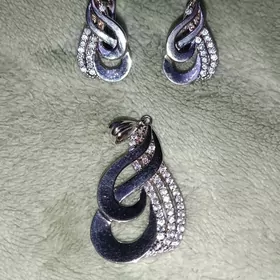 продаётся серебряный комплект