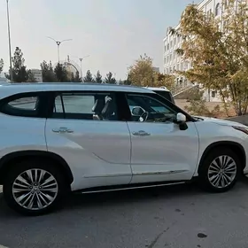 Toyota Highlander 2022