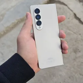 Samsung Galaxy Z Fold 4