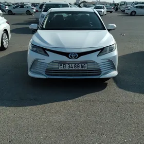 Toyota Camry 2021