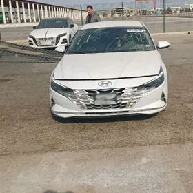 Hyundai Elantra 2022