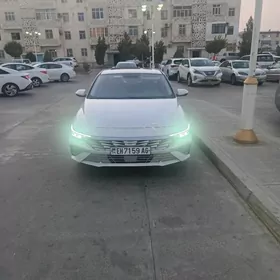 Hyundai Elantra 2025