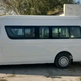 Toyota Hiace 2015