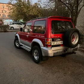 Mitsubishi Pajero 1995