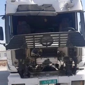 Mercedes-Benz ACTROS 3331 2002