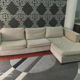 уголовной диван