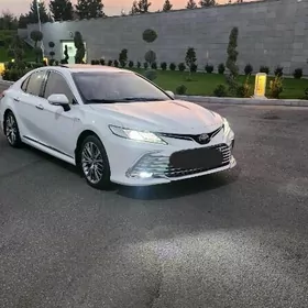 Toyota Camry Hybrid 2021