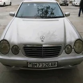 Mercedes-Benz E320 2001