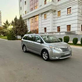 Toyota Sienna 2015