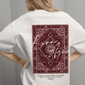 футболка с принтом ковра сзади