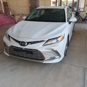 Toyota Camry 2020