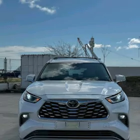 Toyota Highlander 2021