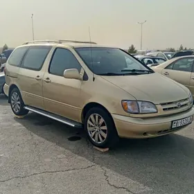 Toyota Sienna 2001
