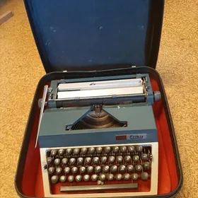 Пишущая машинка